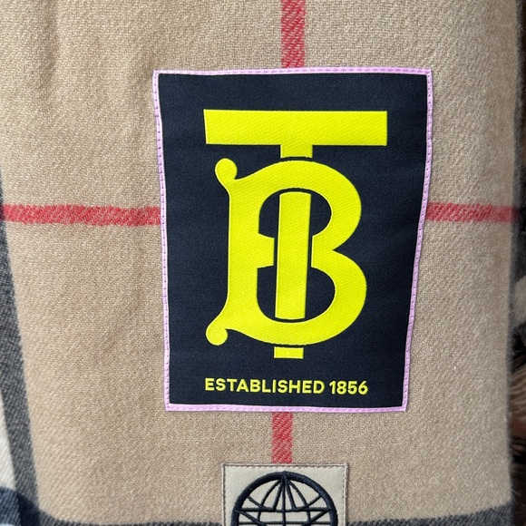 Burberry Beige and Black Checkered Wrap - Picture 4 of 8